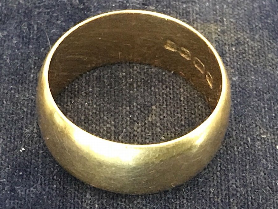 Antique 18ct Solid Gold Man’s Wedding Band Ring 
