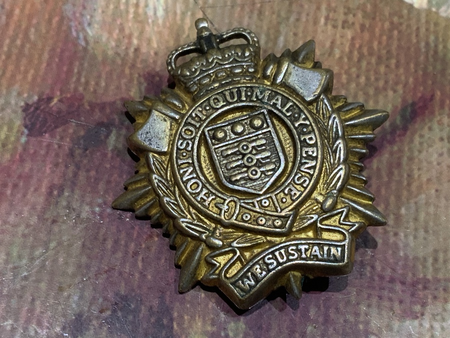 Antique Cap Badge ER11