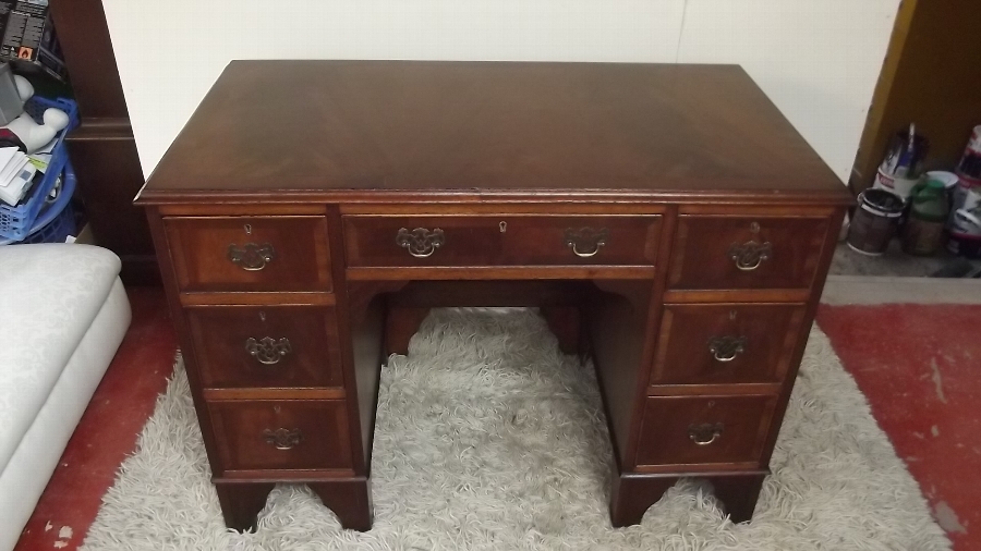 Antique Desk In Flame Mahogany 1900 S Small Ladies Type Antiques
