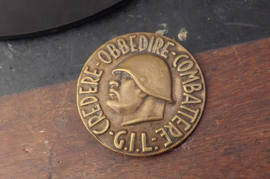 Antique Italian medal Musolini  rare item. B35
