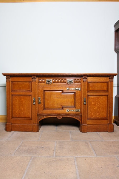 Arts and Crafts Oak Sideboard sn2189