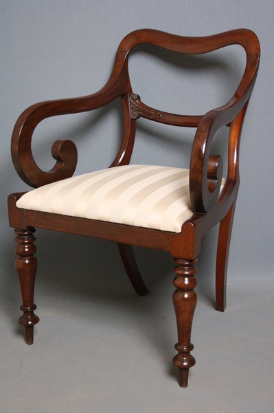 Mahogany Carver Chair sn2092