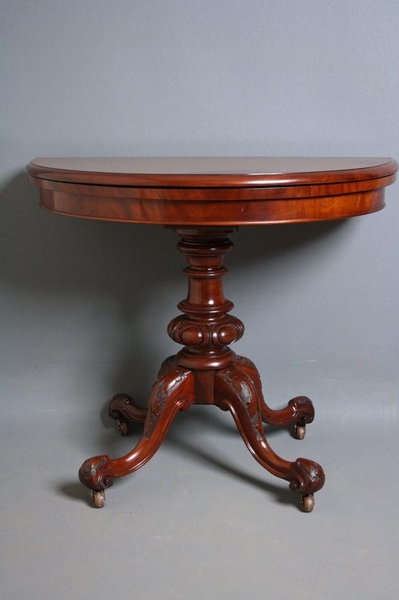 Victorian Games Table sn1095