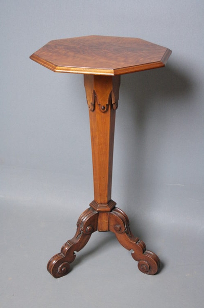 Victorian Gothic Style Table sn625