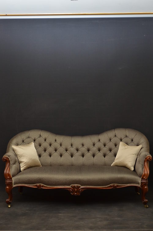 Early Victorian Sofa sn604