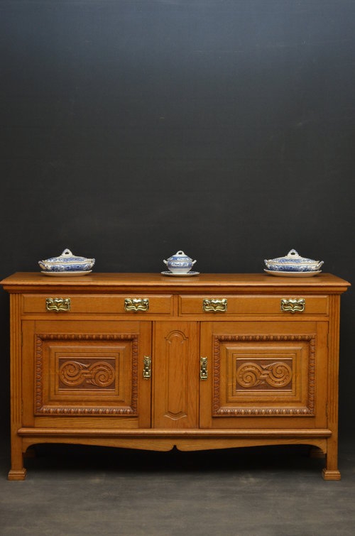 Attractive Oak Sideboard Sn3002 