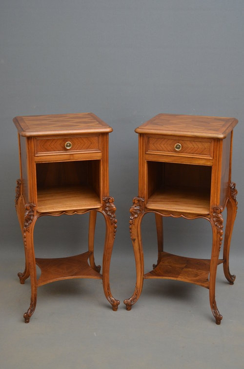 Pair of Bedside Cabinets - Walnut Bedside Tables Sn3097 