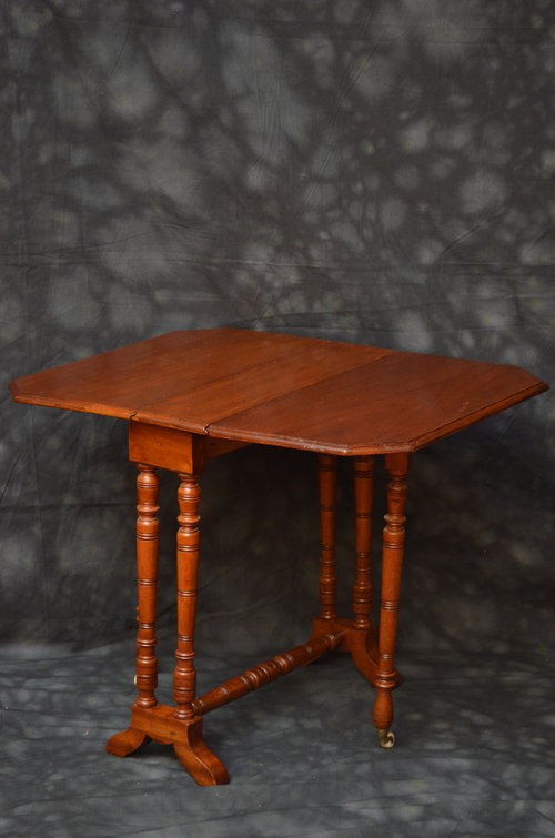 Edwardian Sutherland Table in Mahogany Sn011