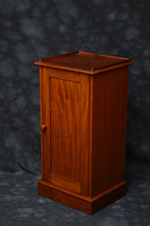 Victorian Bedside Cabinet Sn021 