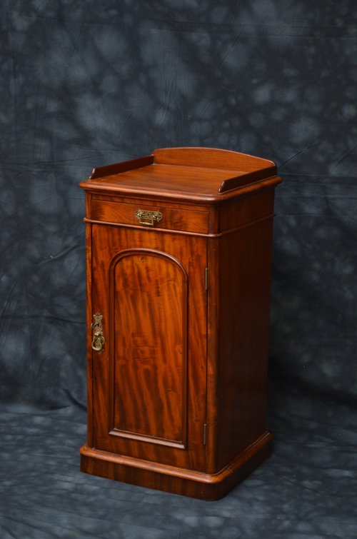 Victorian Bedside Cabinet Sn022
