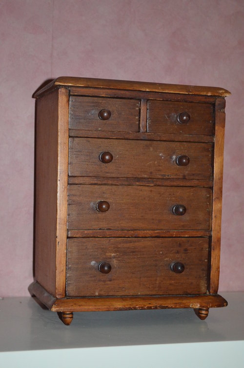 Miniature Chest of Drawers Sn063