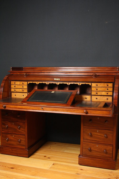 Victorian Pedestal Desk - Mahogany Bureau sn2324