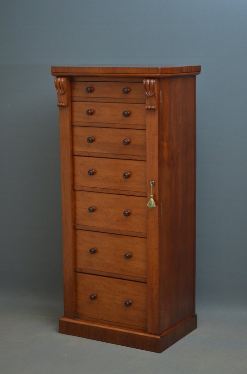 Victorian Wellington Chest of Drawers in Mahogany