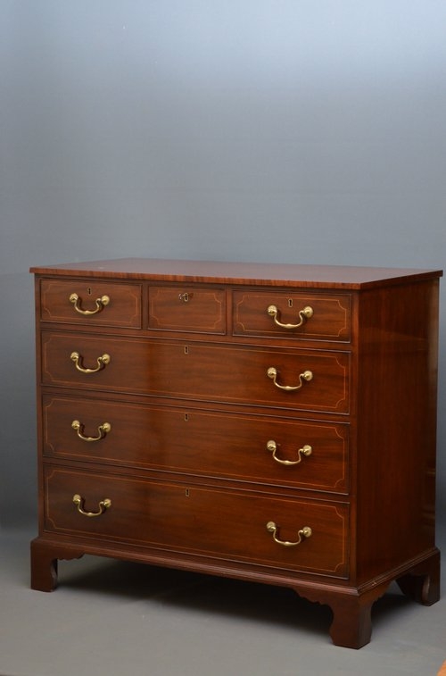 Antique Exceptional Regency Chest of Drawers in Mahogany sn3364