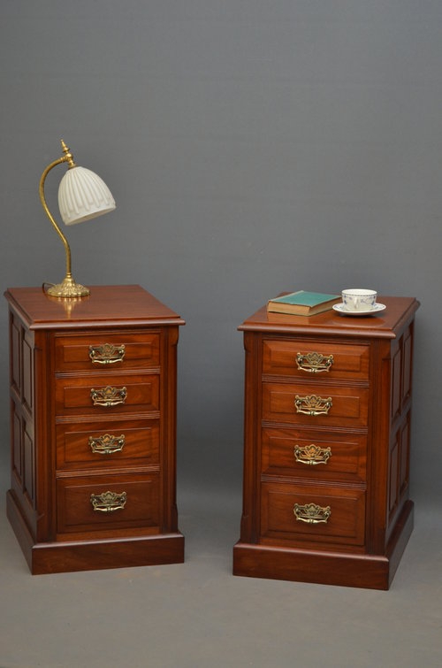 Pair of Late Victorian Bedside Cabinets in Mahogany sn3402