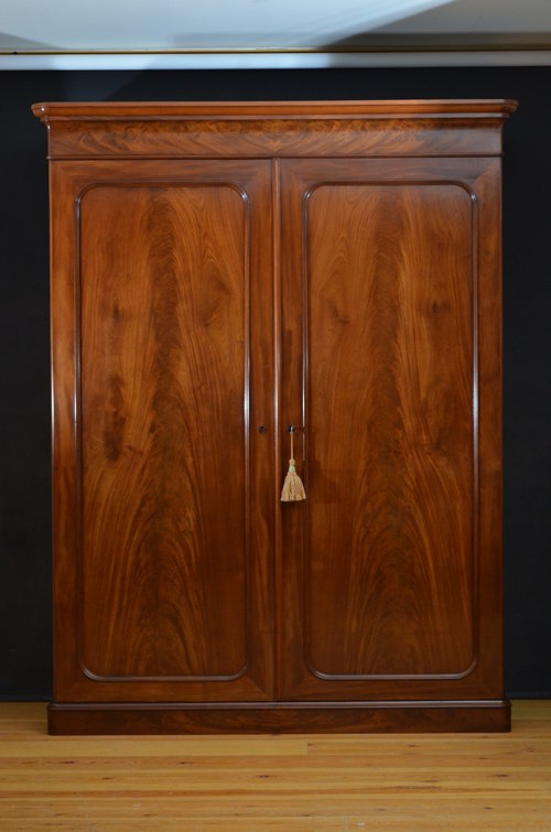 Superb Continental 2 Door Wardrobe in Mahogany Sn3389