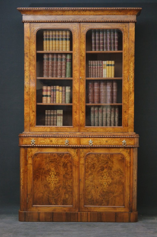 Fine Example of Victorian Walnut Bookcase Sn3410 