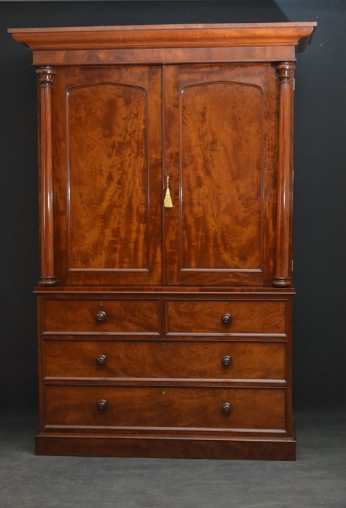 Exceptional Early Victorian Linen Press - Wardrobe Sn3228 