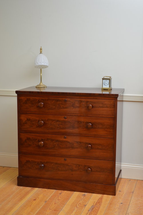 Elegant Victorian Chest of Drawers in Mahogany sn3468