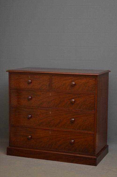 Fine Victorian Chest of Drawers in Mahogany sn3482