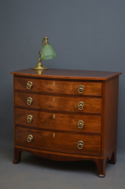 Exceptional Regency Chest of Drawers in Mahogany sn3477