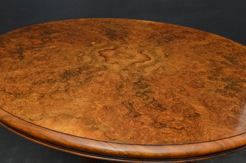 Exceptional Victorian Centre Table in Walnut Sn3490 