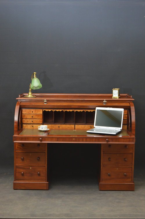 Victorian Pedestal Desk - Mahogany Bureau sn2878