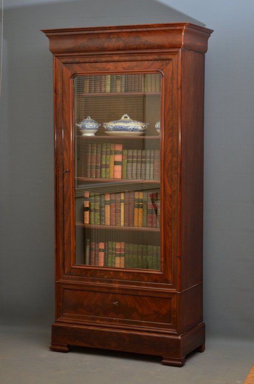 Fine Continental Flamed Mahogany Bookcase Sn3550