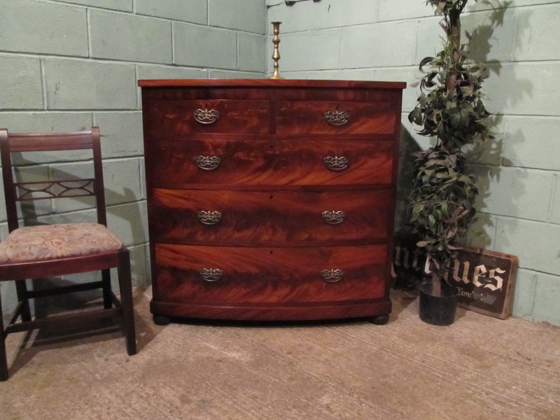 ANTIQUE VICTORIAN MAHOGANY BOW FRONT CHEST OF DRAWERS