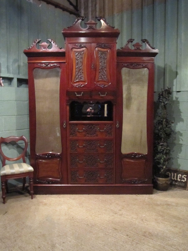 ANTIQUE 19TH CENTURY MAHOGANY TRIPLE WARDROBE W7427/8.4