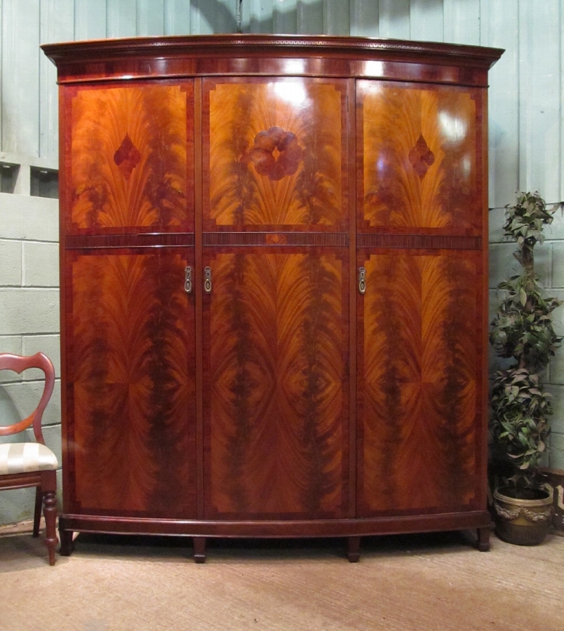 Antique Late 19th Century Quality Mahogany Bow Front Triple Wardrobe Compactum c1890 w7524/19.8