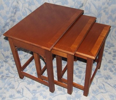 Mahogany Chippendale Style Nest of 3 Occasional Coffee Tables (25)