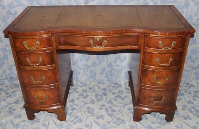 Traditional Antique Style Mahogany Reprodux Bevan Funnell Twin Pedestal Desk (20