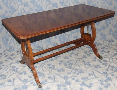 Antique Style Mahogany Lyle End Table / Lamp Stand / Occasional Coffee Table
