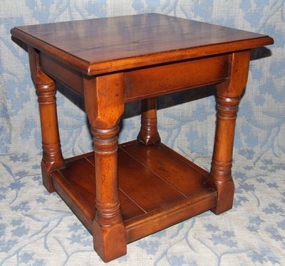 Superb Solid Oak Antique Style Occasional Table / Lamp Stand / Coffee Table