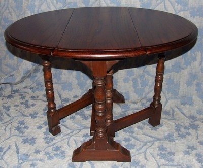 Wonderful Solid Oak Gateleg Occasional Table Lamp Stand : Antique Georgain Style