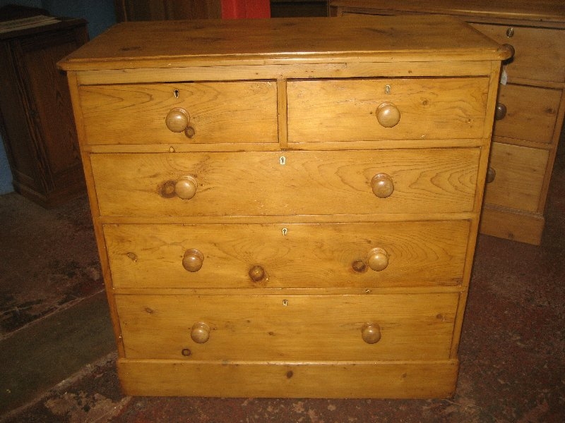 Pine Chest of drawers