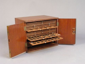 Coin collection cabinet