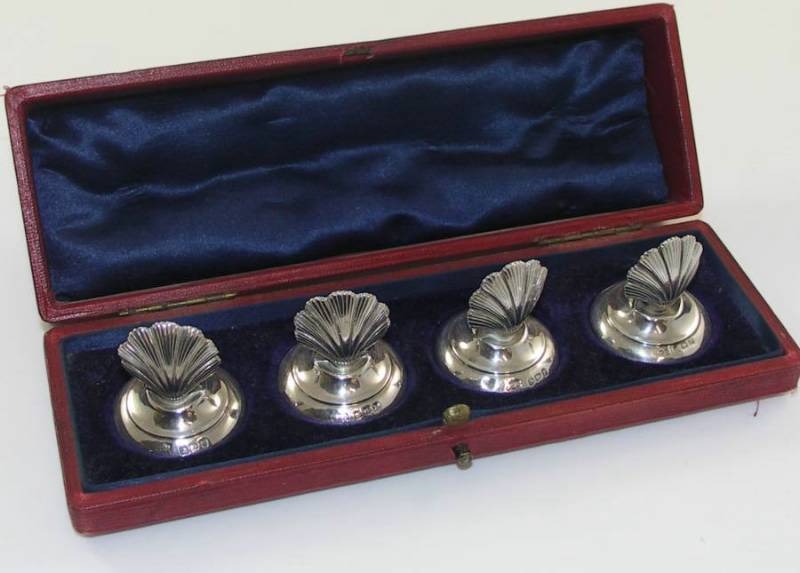 Cased Set Of Four Edwardian Scallop Shell Menu Holders