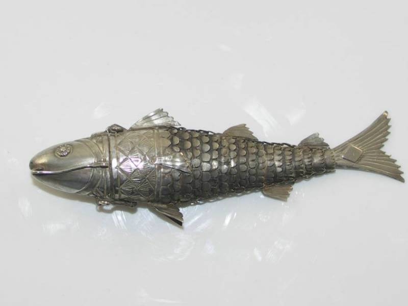 Early 20th Century Silver Fish In The Form Of A Vinagrette