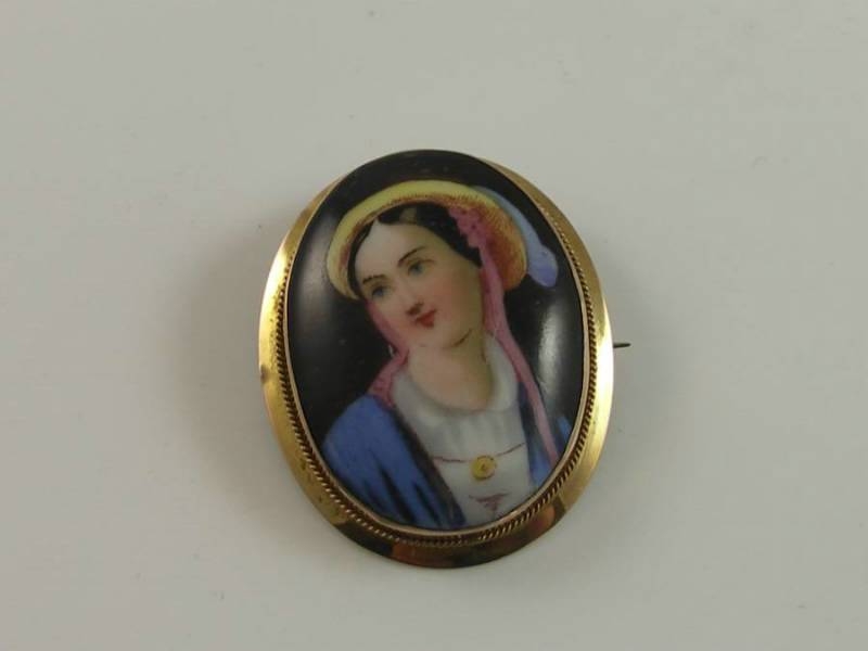 Early Victorian Gold And Porcelain Brooch