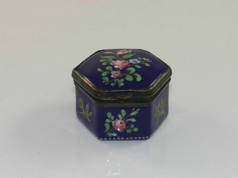Late 18th Century Enamel Box Decorated With Flowers
