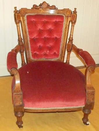 Victorian walnut gentlemans armchair