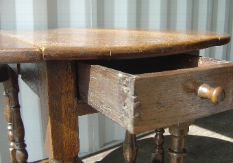 Antique An 18th Century Small Gate Leg Table