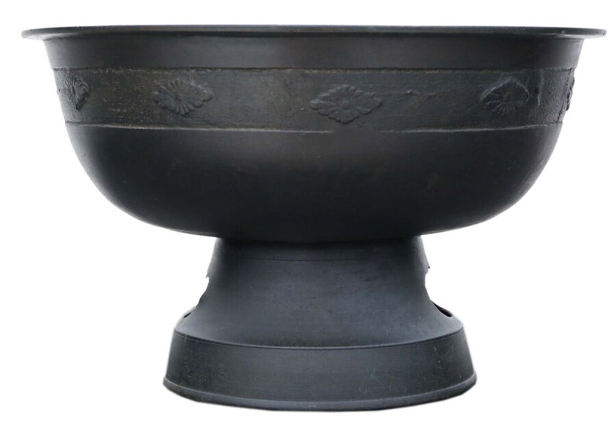 Antique Oriental Japanese large fine quality bronze bowl planter jardinière