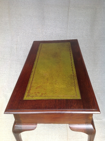 Antique A FINE ANTIQUE EDWARDIAN MAHOGANY LADIES WRITING OR OCCASSIONAL TABLE