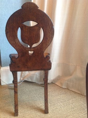 Antique ANTIQUE VICTORIAN (C 1850) OAK HALL CHAIR WITH SHIELD SHAPED BACK