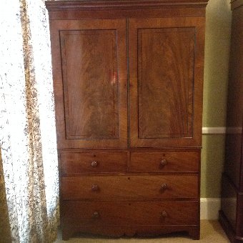 ANTIQUE GEORGE IV (c 1820) MAHOGANY LINEN PRESS