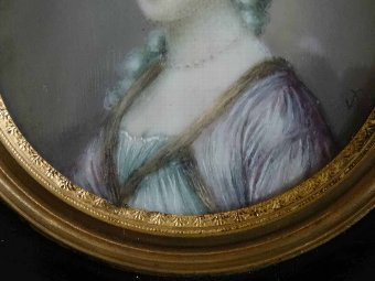 Antique A LOVELY 19thc GEORGIAN MINIATURE CIRCULAR OIL PORTRAIT PAINTING OF A SOCIETY LADY