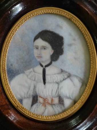 A GORGEOUS 19thc GEORGIAN MINIATURE OVAL OIL PORTRAIT PAINTING OF A PRETTY GIRL